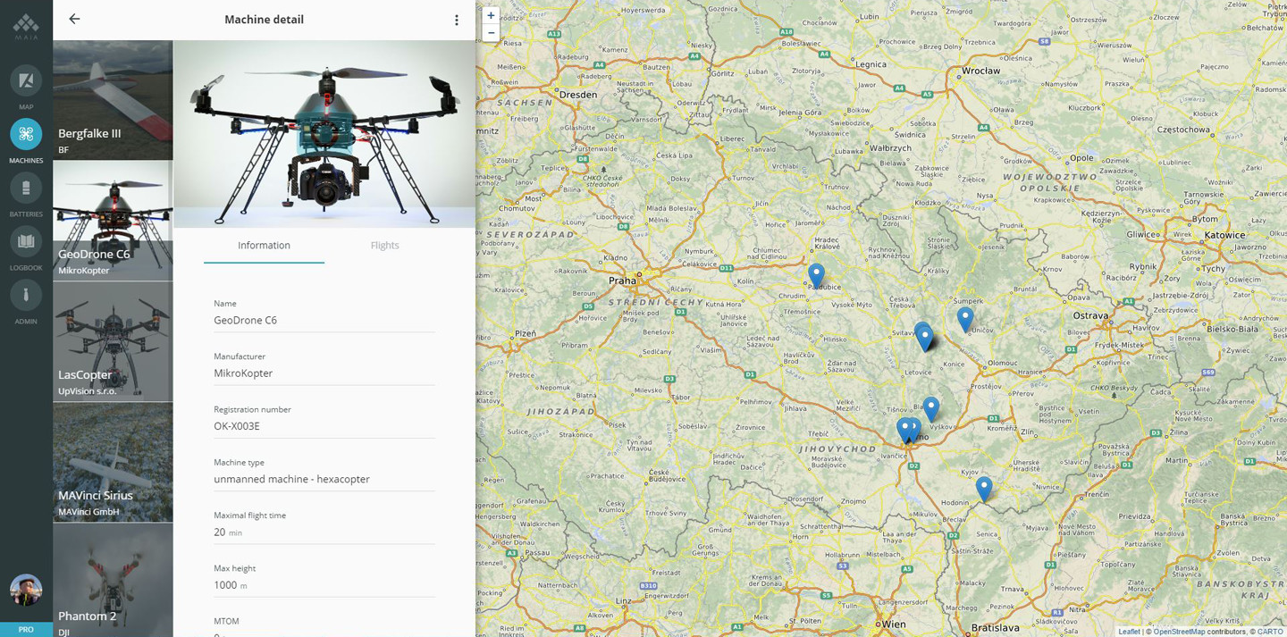Mapa se zobrazením letišť a machine form v mobilní aplikaci MAIA.